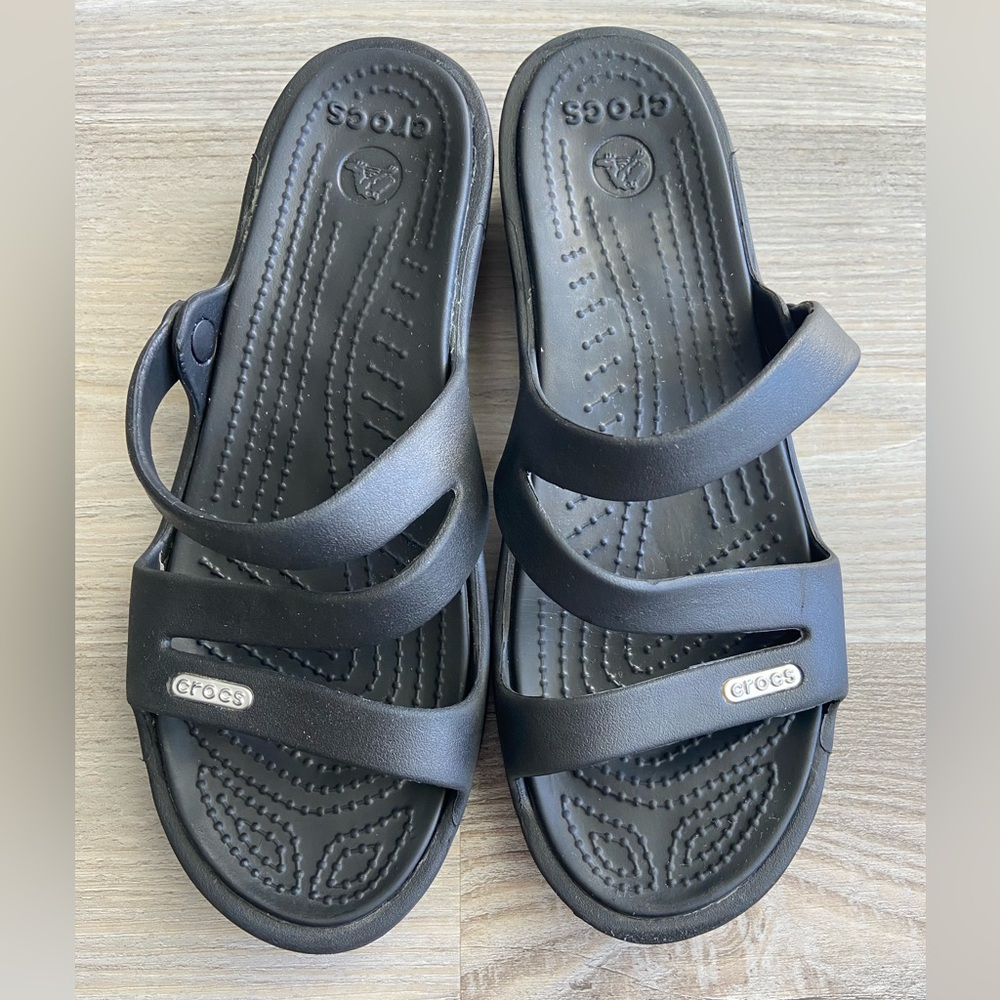 Crocs Women's Patricia Wedged 2” Heel Black Comfort Strappy Sandals Size 7 W